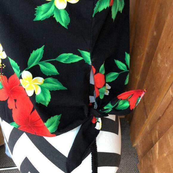 Royal Creations Hawaiian Floral Set Tank Top Shorts Black Red Size Medium - Picture 5 of 10